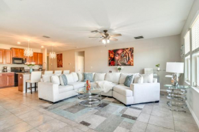 7 Mi to Beach Spacious Ruskin Home with Patio